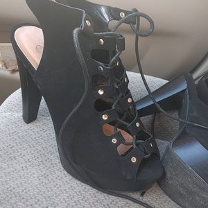 Black cute heels from shoe dazzle